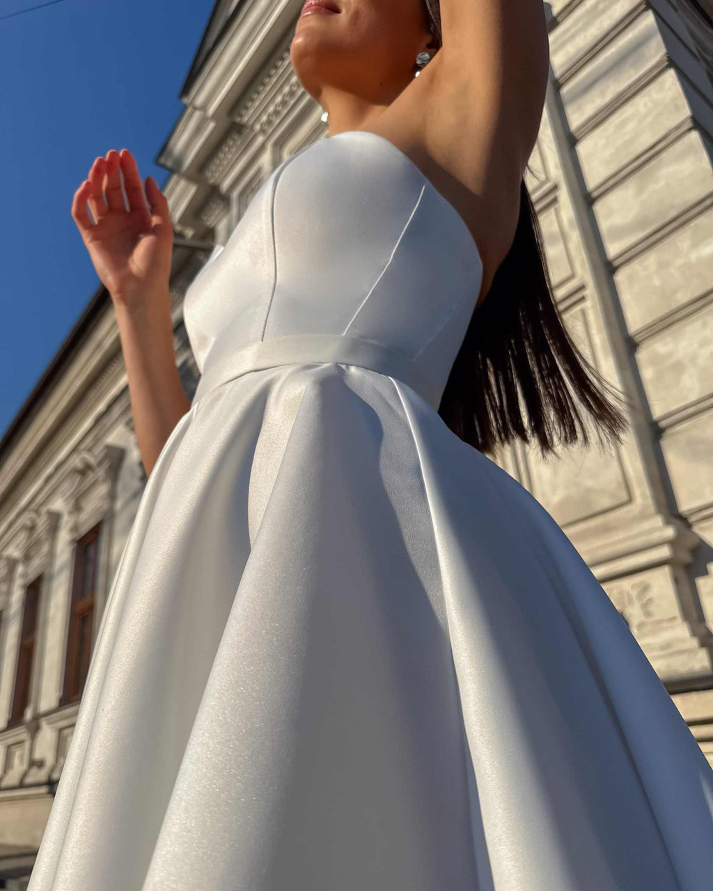 Rochie cununie civila albă midi cu corset din satin regal, șiret spate, cordon detașabil.