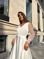 Rochie cununie civila midi cu mâneci lungi transparente pentru cununie civilă, elegantă și modernă.