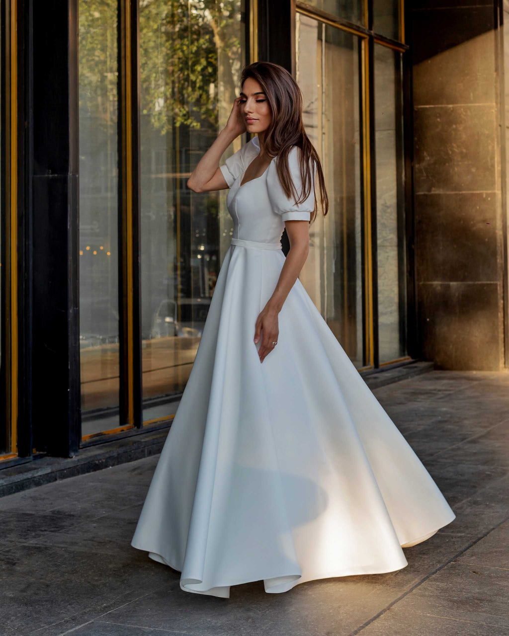 FINESSE LARIÉTTE, rochie de mireasă simplă cu siluetă elegantă