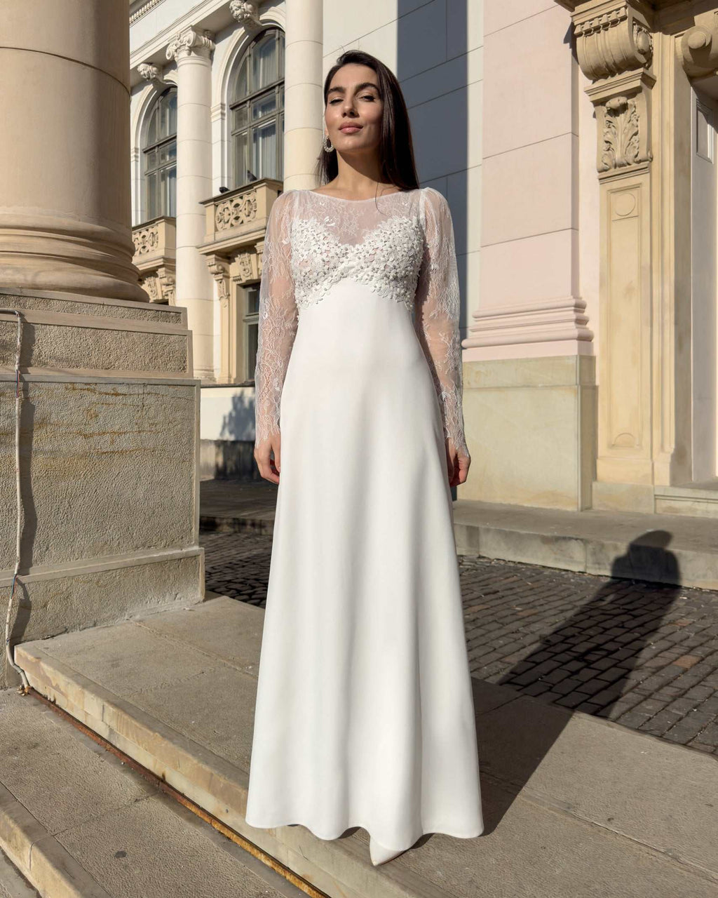 Elegant wedding dress with lace sleeves