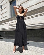 Rochie neagra cu bretele și slit, lungime 110 cm.